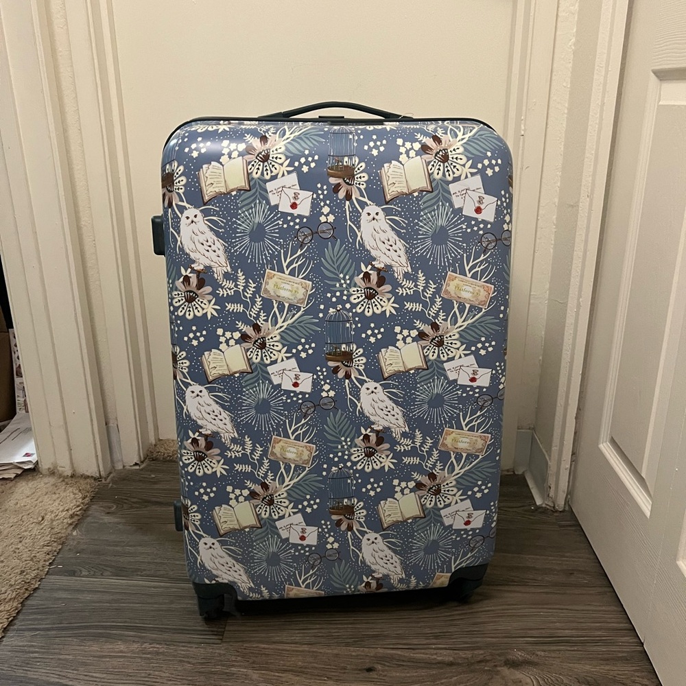 Harry Potter 28” Rolling Suitcase